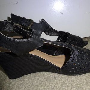 REPORT Black Wedge Sandals Size: 9.5